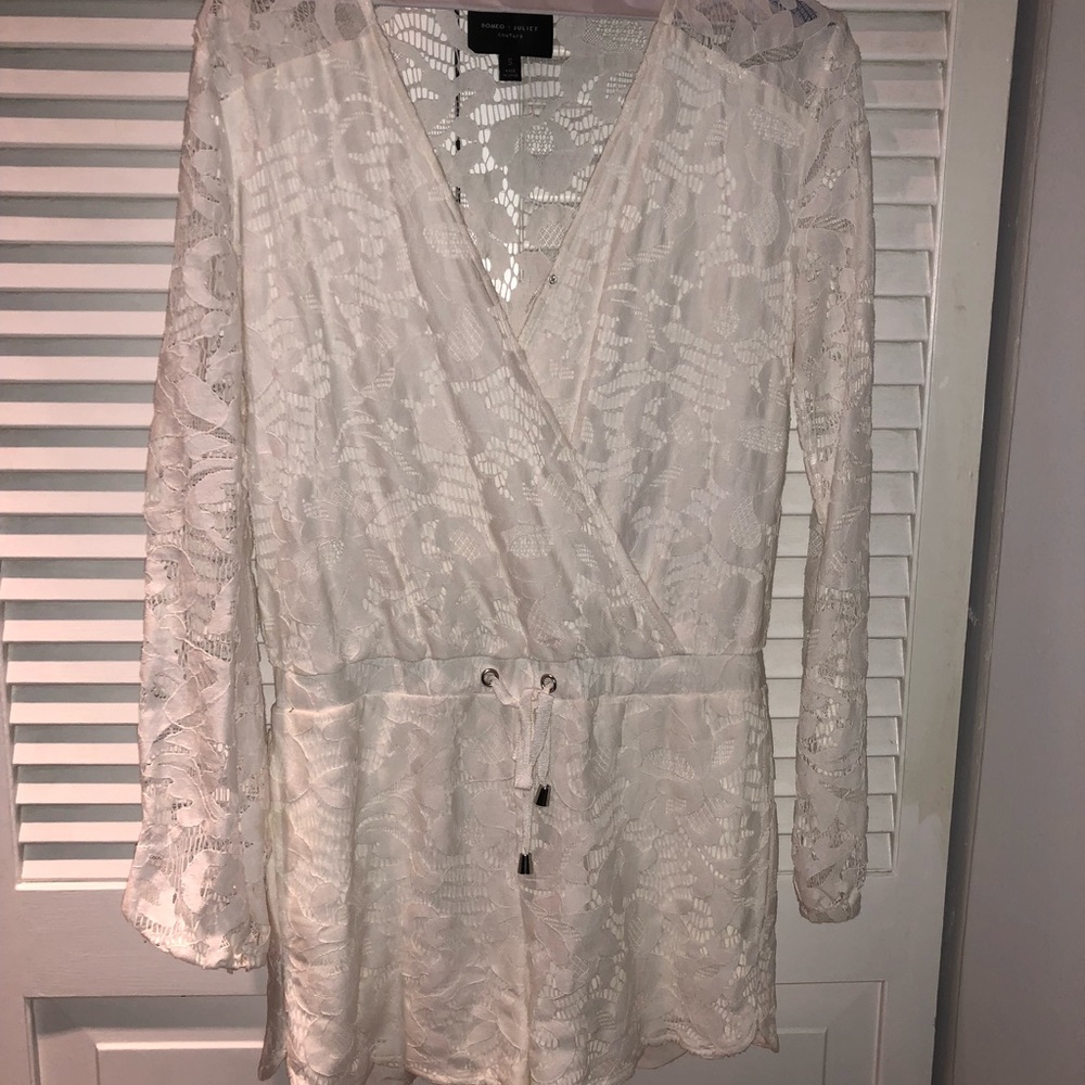 Romeo + Juliet Couture White lace romper